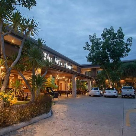 The Win Hotel Bang Saphan Bagian luar foto