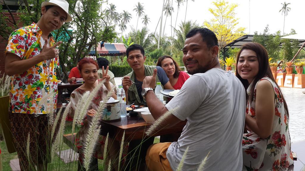The Win Hotel Bang Saphan Bagian luar foto