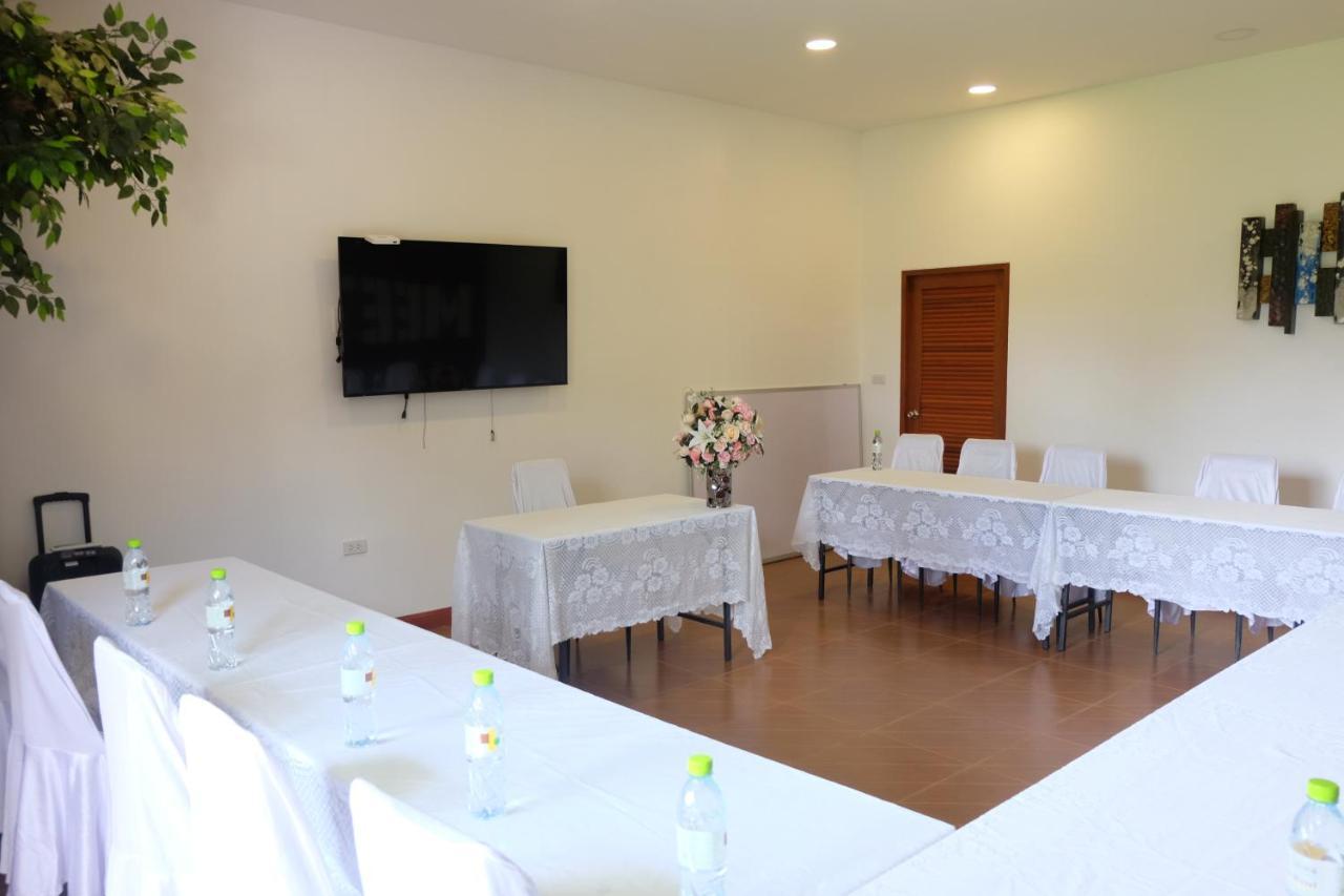 The Win Hotel Bang Saphan Bagian luar foto