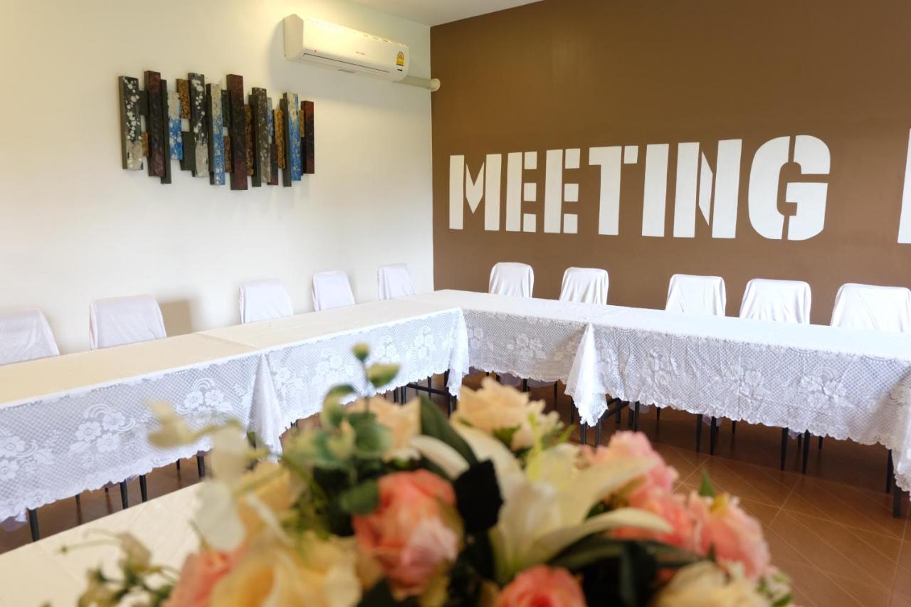 The Win Hotel Bang Saphan Bagian luar foto